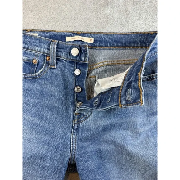 Levis Jeans Womens 25 Premium Wedgie Straight Med Wash Distressed Raw Hem Big E - Picture 5 of 11